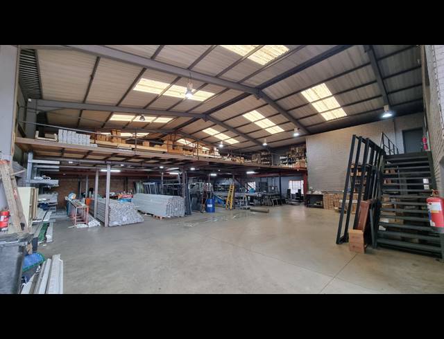 700M² WAREHOUSE FOR SALE IN JET PARK